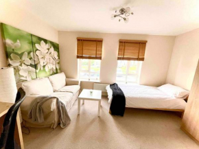 Lakeside Spacious 3 Bedroom House